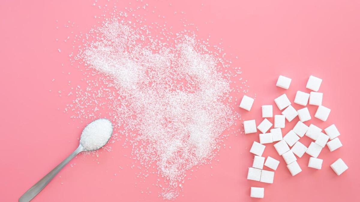 scattered-sugar-sugar-cubes-pink-background-flat-lay_169016-24312_91048300