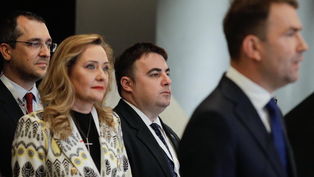 voiculescu-elena-lasconi_inquam_photos_george_calin_72352500