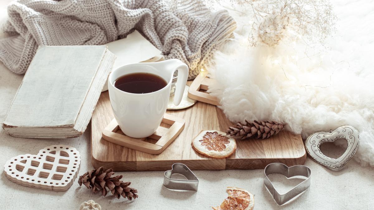 cup-hot-drink-cute-home-decor-items-concept-home-comfort-aesthetics_50294100