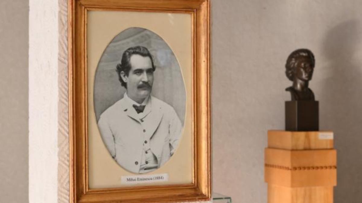 174-de-ani-de-la-nasterea-lui-mihai-eminescu--ionut-vulpescu-dulcea-romanie-se-agata-de-coliva-poetului-national_23129700