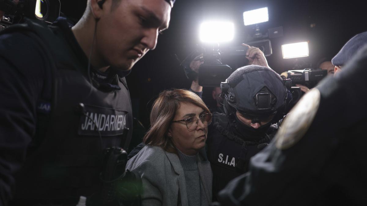 instant_pg_laura_crisan_03_inquam_photos_octav_ganea_86830400