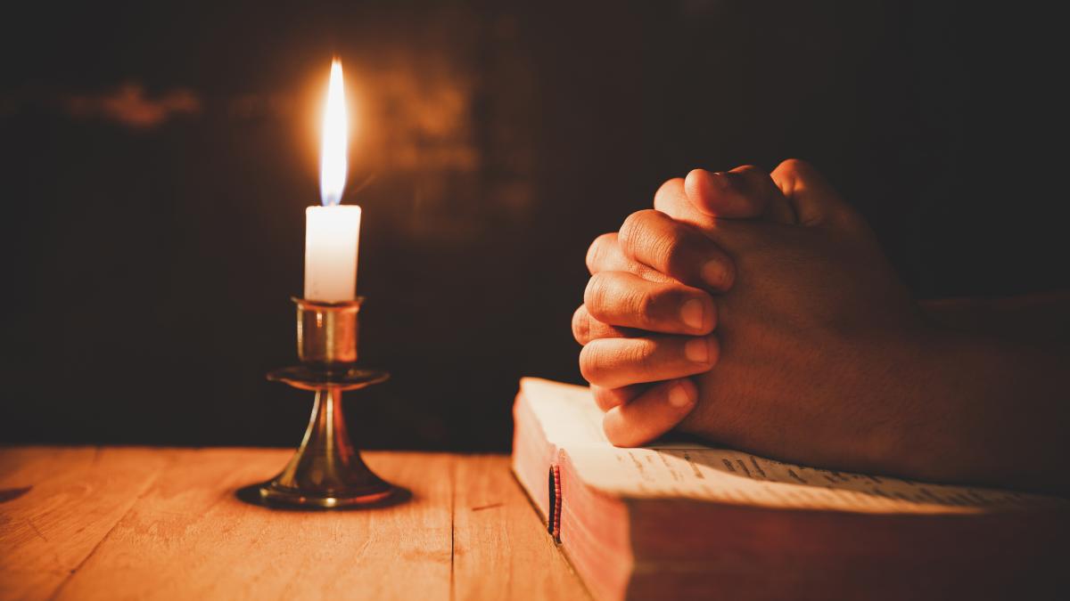 religie-biblie-rugaciune_13837100