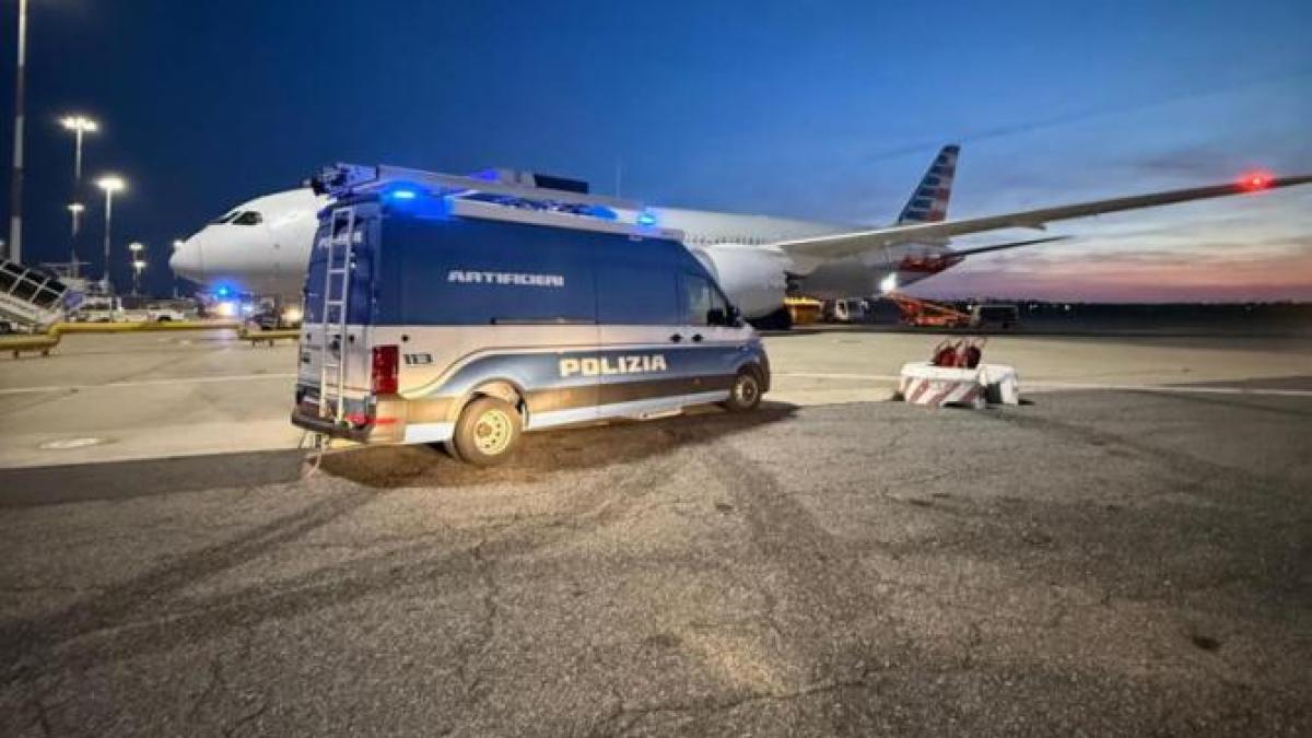 american-airlines_51905100