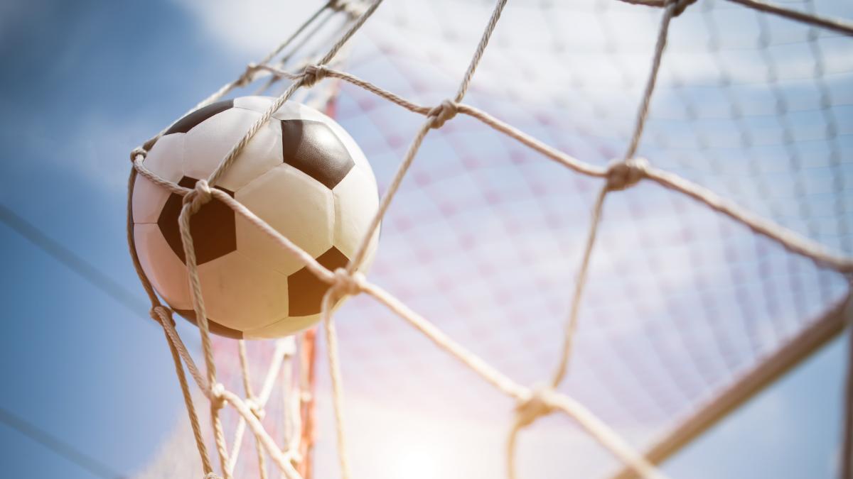 minge-de-fotbal_64683600