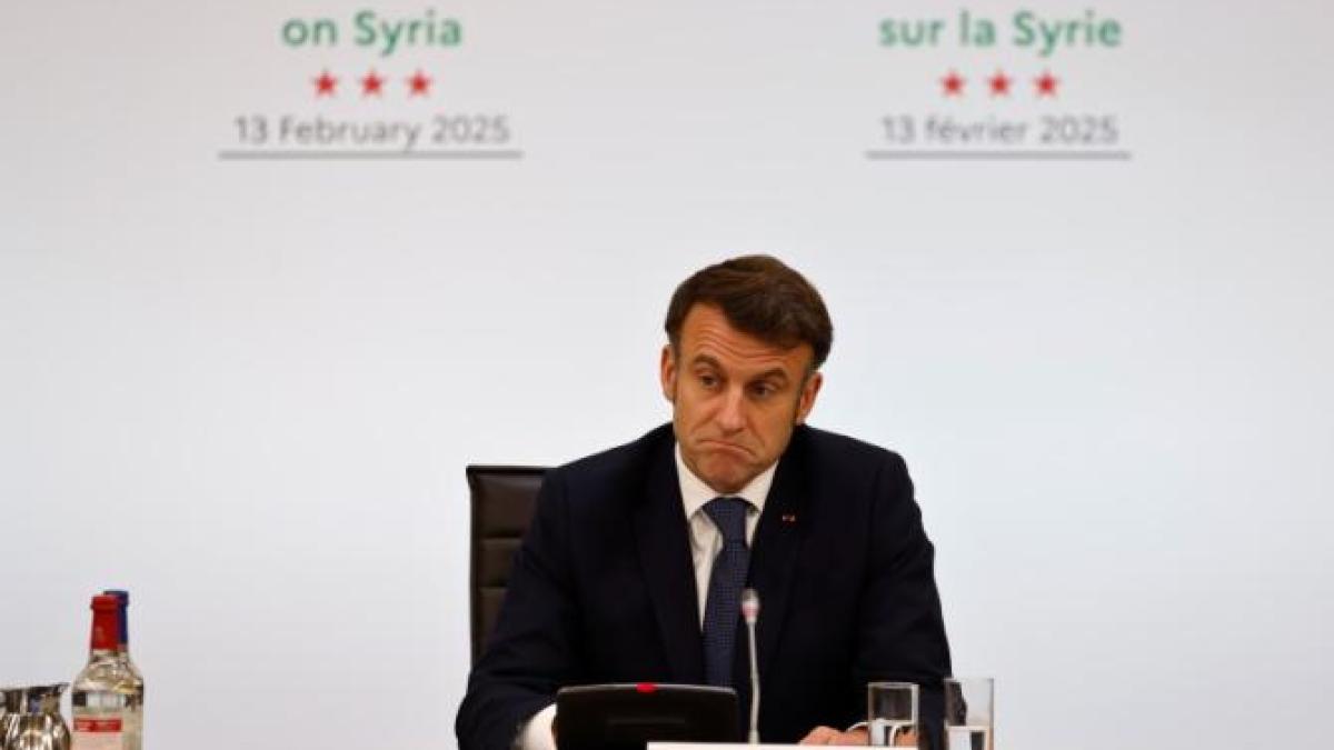 emanuel-macron_32690300