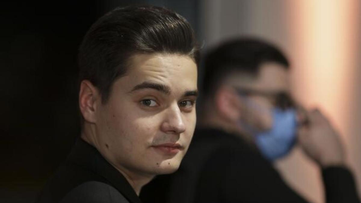 selly-indemn-tineri-vot_83406000