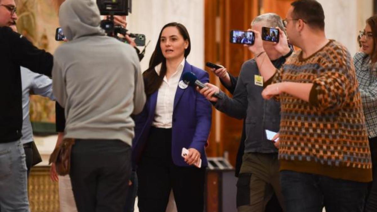 schimbarea anamariei gavrila in noiembrie se ruga de presa sa cunoasca pot acum cheama politia cand vede jurnalisti video pe care l ar vrea sters