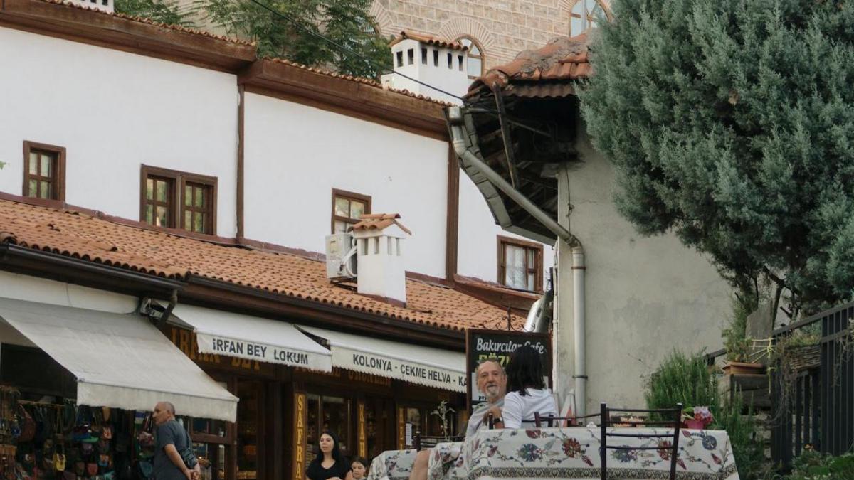 pexels-mibernaa-27851352_32863400