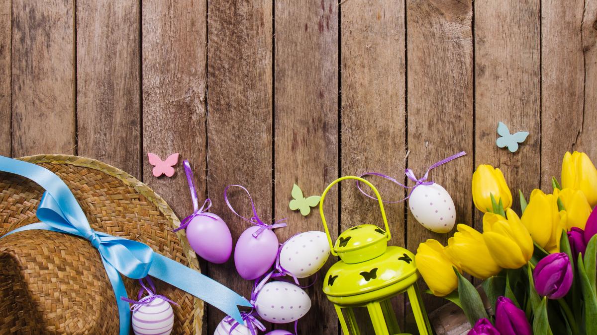 top-view-wooden-table-with-spring-objects_45777600