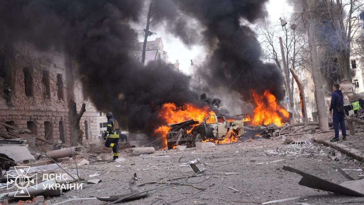 zelenski-condamna-atacul-rusesc-de-florii--care-a-ucis-31-de-civili--inclusiv-copii-doar-ticalosii-pot-actiona-astfel--a-doua-luna-in-care-putin-ignora-sua-pentru-un-armistitiu_15928800