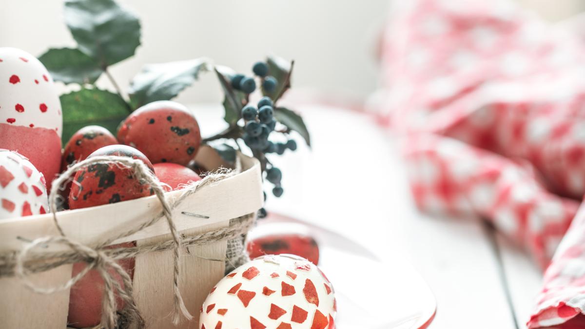 easter-eggs-basket_68265600