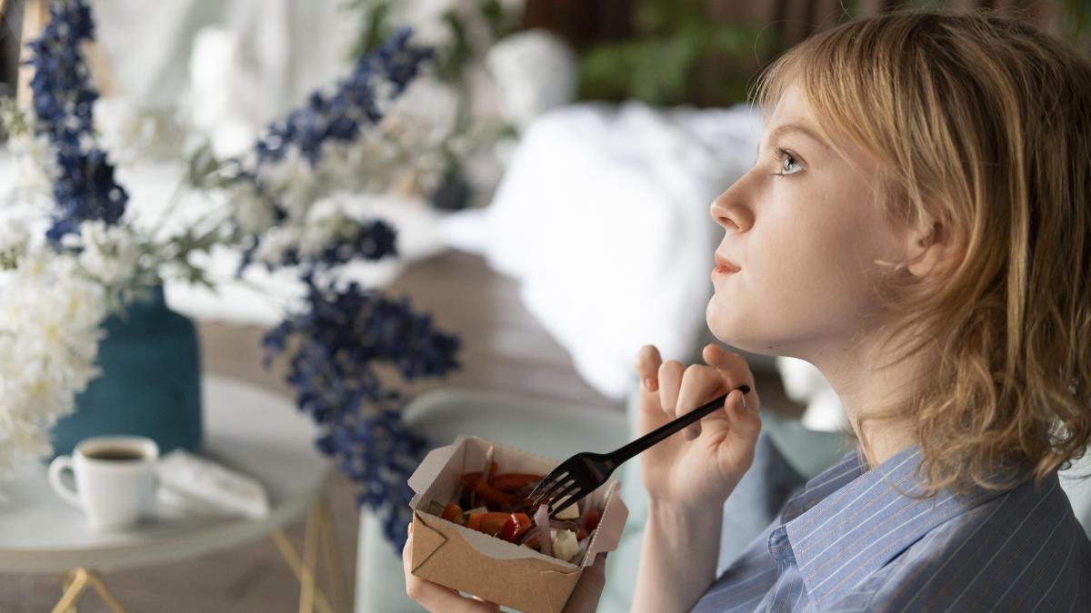 close-up-woman-with-delicious-food_75144100