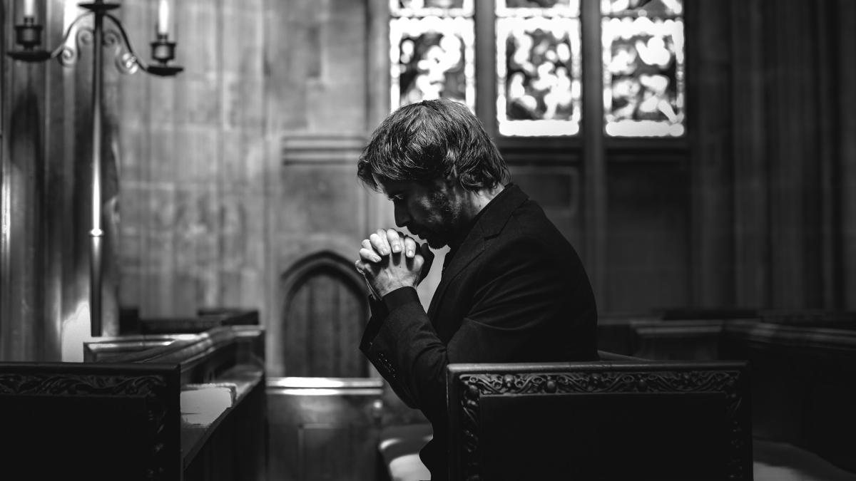 povestea-parintelui-care-slujeste-si-cu-bisturiul--si-cu-rugaciunea-omul-e-zidit-de-dumnezeu-ca-sa-fie-in-slujba-aproapelui_57395700