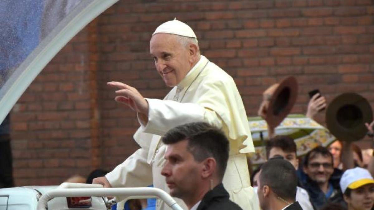 papa-francisc__-3_63782300