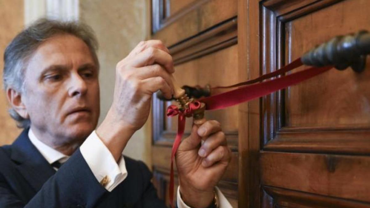 apartamentele-papei--sigilate_03012900