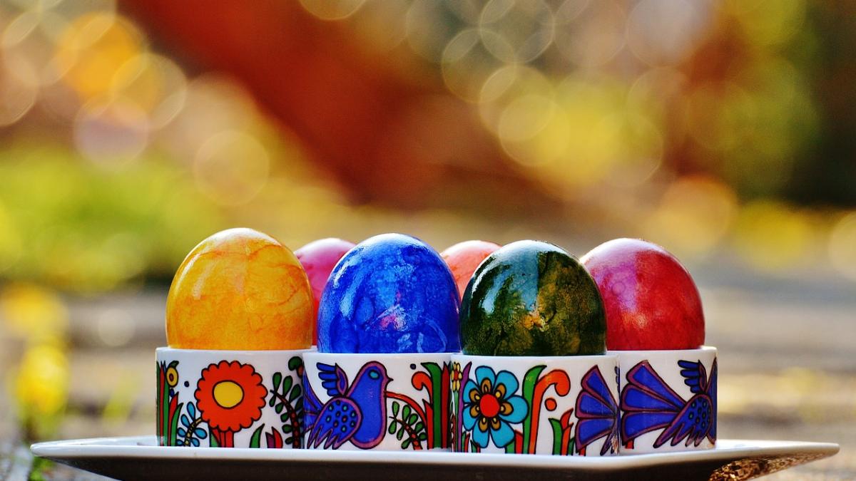 martea-alba-ciocnire-oua_98155600