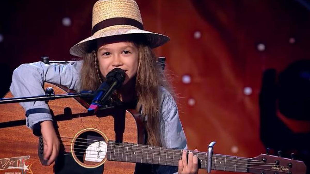 carol micul chitarist din bucuresti a facut spectacol la romanii au talent si a dat singur golden buzz