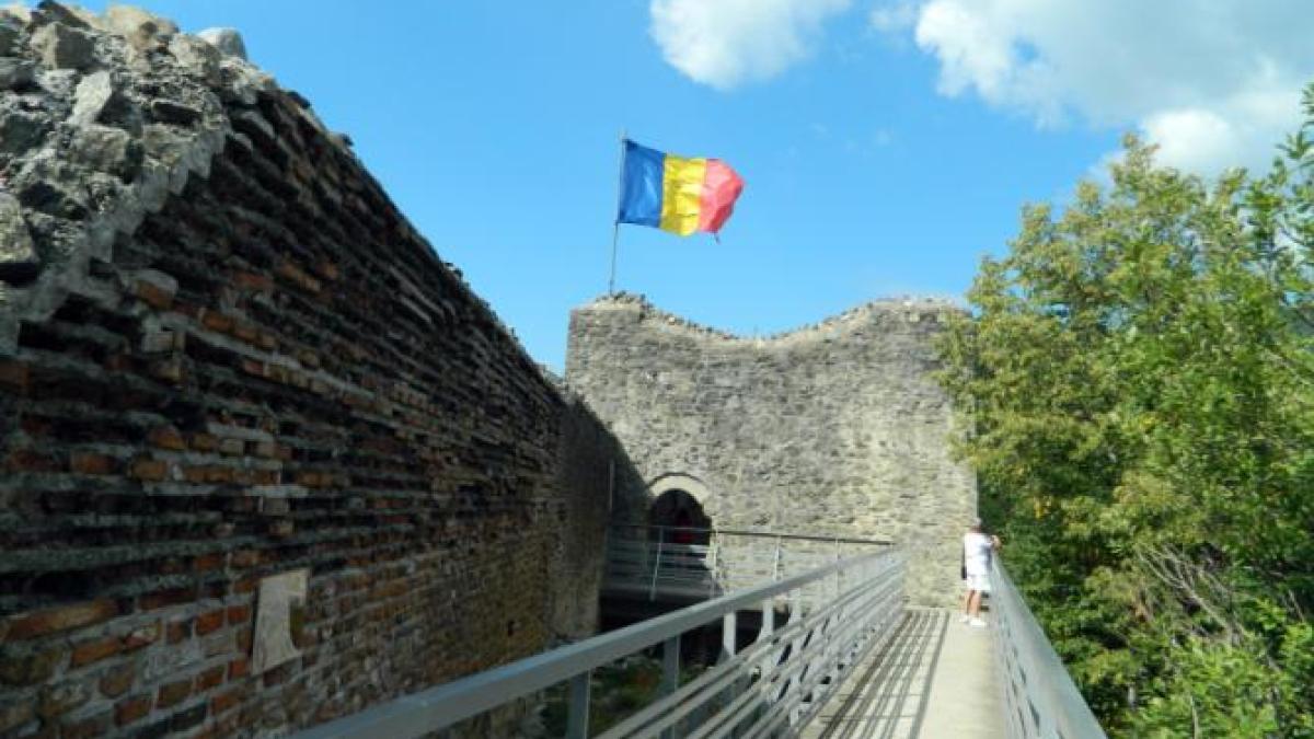 cetatea-poienari_19499400