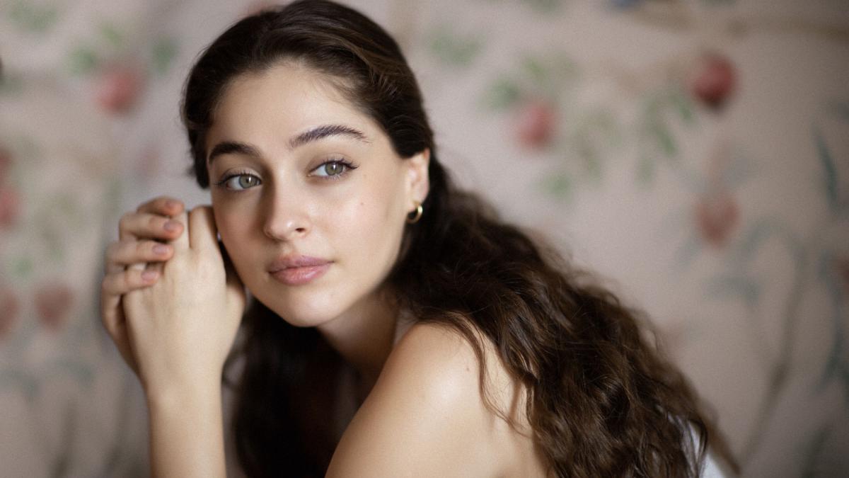 cemre-baysel---incila---pierduti-in-dragoste_78169700