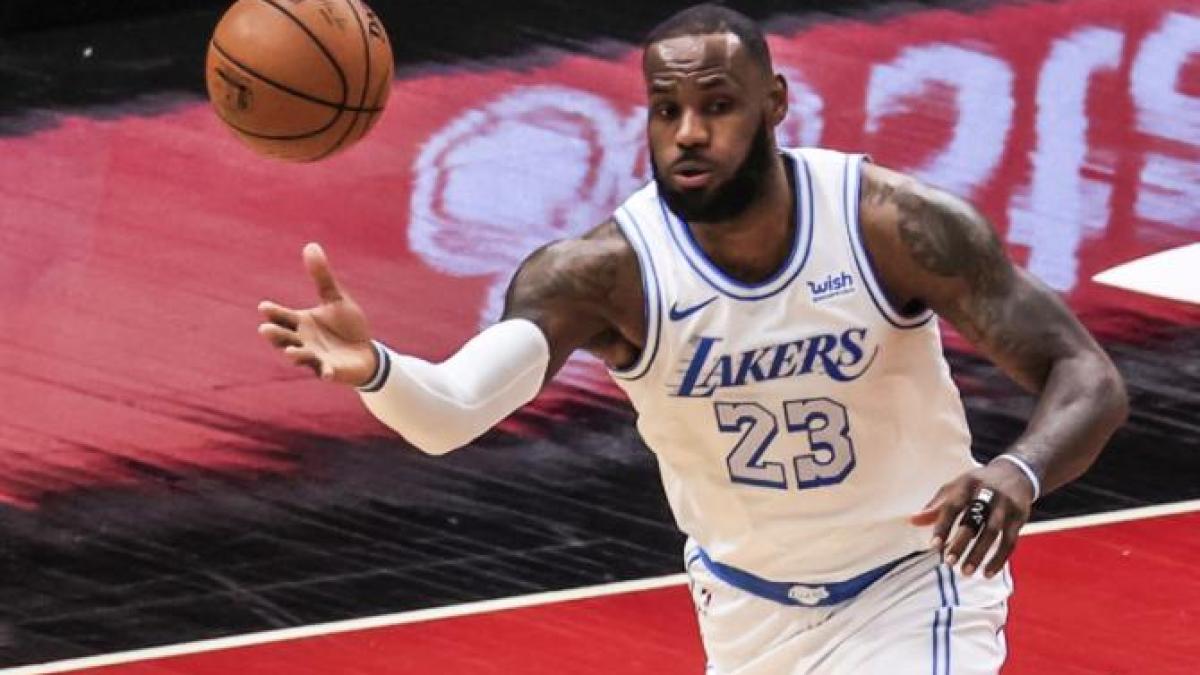 lebron_james_46_puncte_la_lakers_10404200