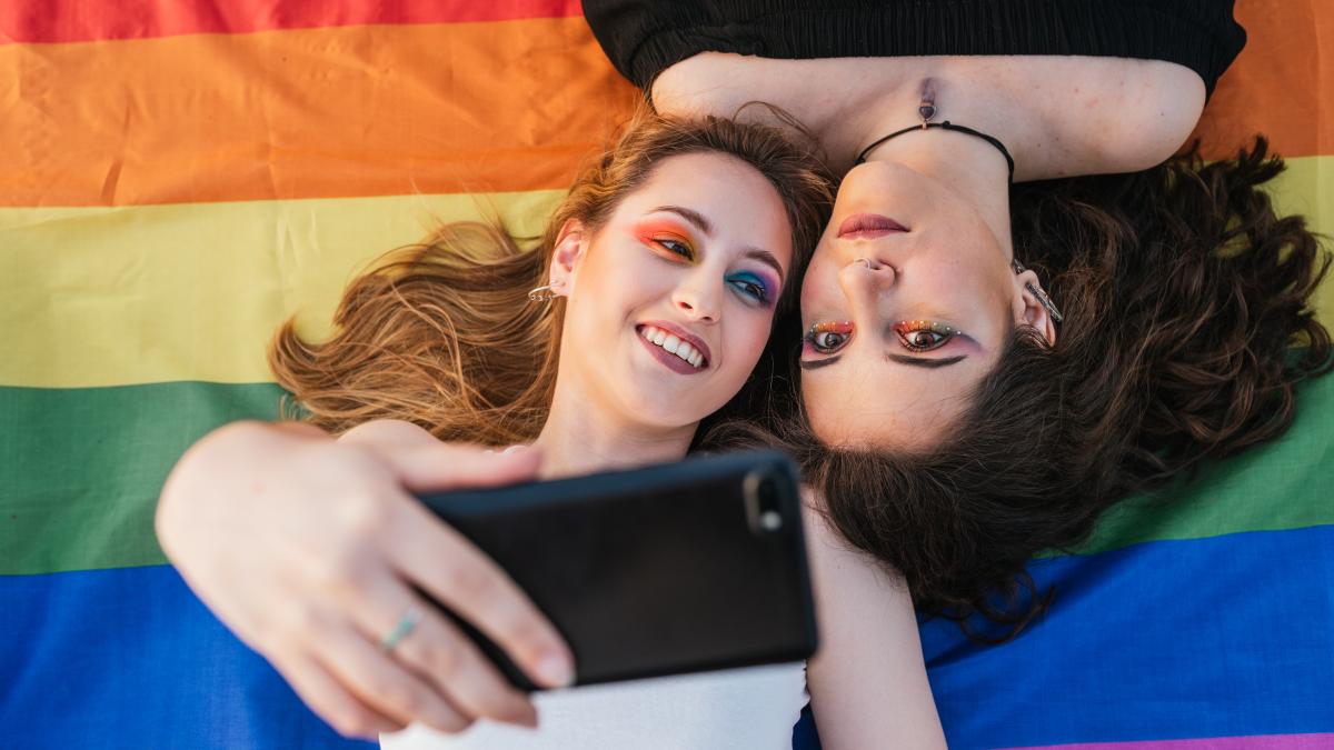 asociatia-mozaiq-sarbatoreste-ziua-europei-si-subliniaza-importanta-apartenentei-romaniei-la-uniunea-europeana_45299500