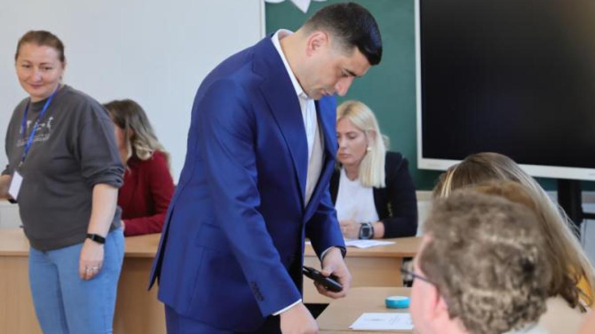 george-simion_45175700