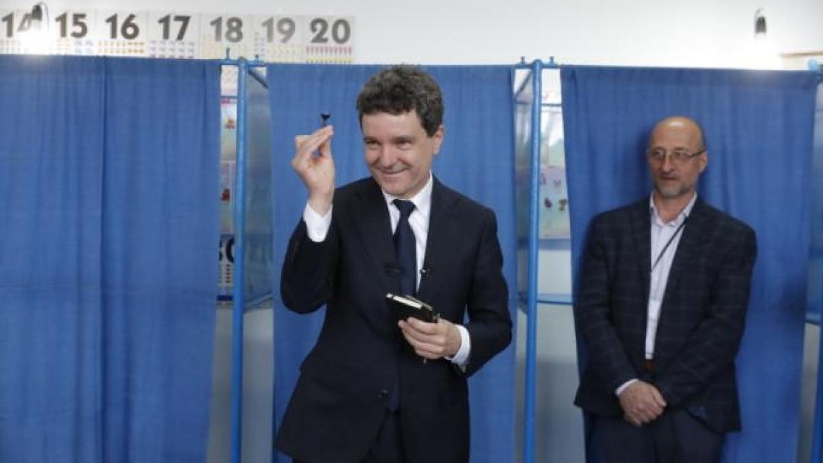 nicusor-dan--18-mai--turul-al-doilea-al-alegerilor-prezidentiale--fagaras-7_64640300