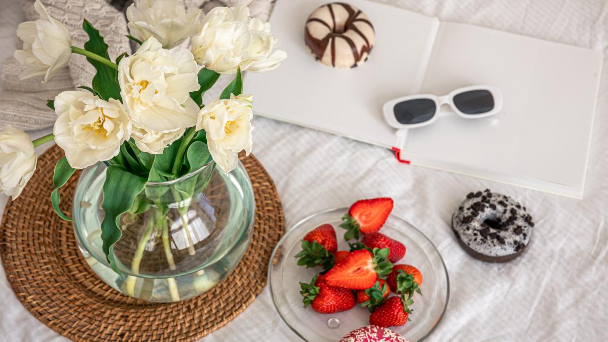home-composition-with-bouquet-flowers-strawberries-donuts_70094100