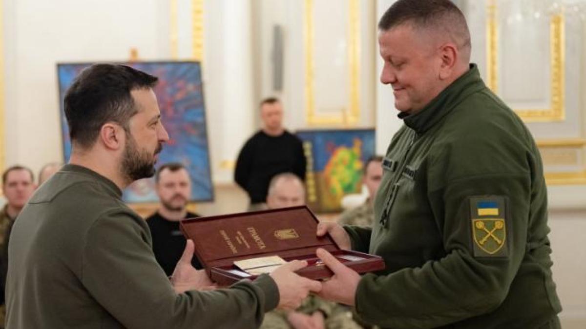 zelenski-il-alege-pe-fostul-sef-al-armatei--valeri-zalujnii--ca-ambasador-in-marea-britanie_31970600