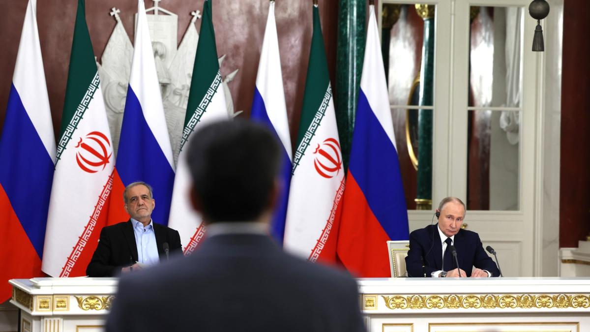 masoud-pezeshkian-si-putin_05507700