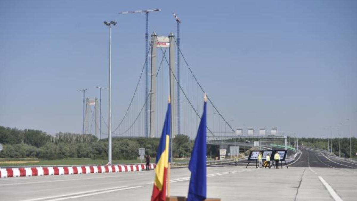 drum-nou--din-nou-in-reparatii--legatura-dintre-podul-de-la-braila-si-tulcea-este-refacuta--desi-n-a-fost-niciodata-folosita_15127100