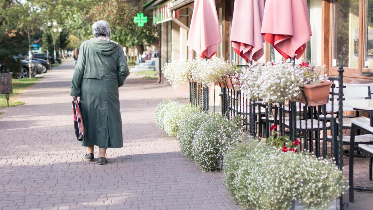 pensionara-pe-strada_32129500