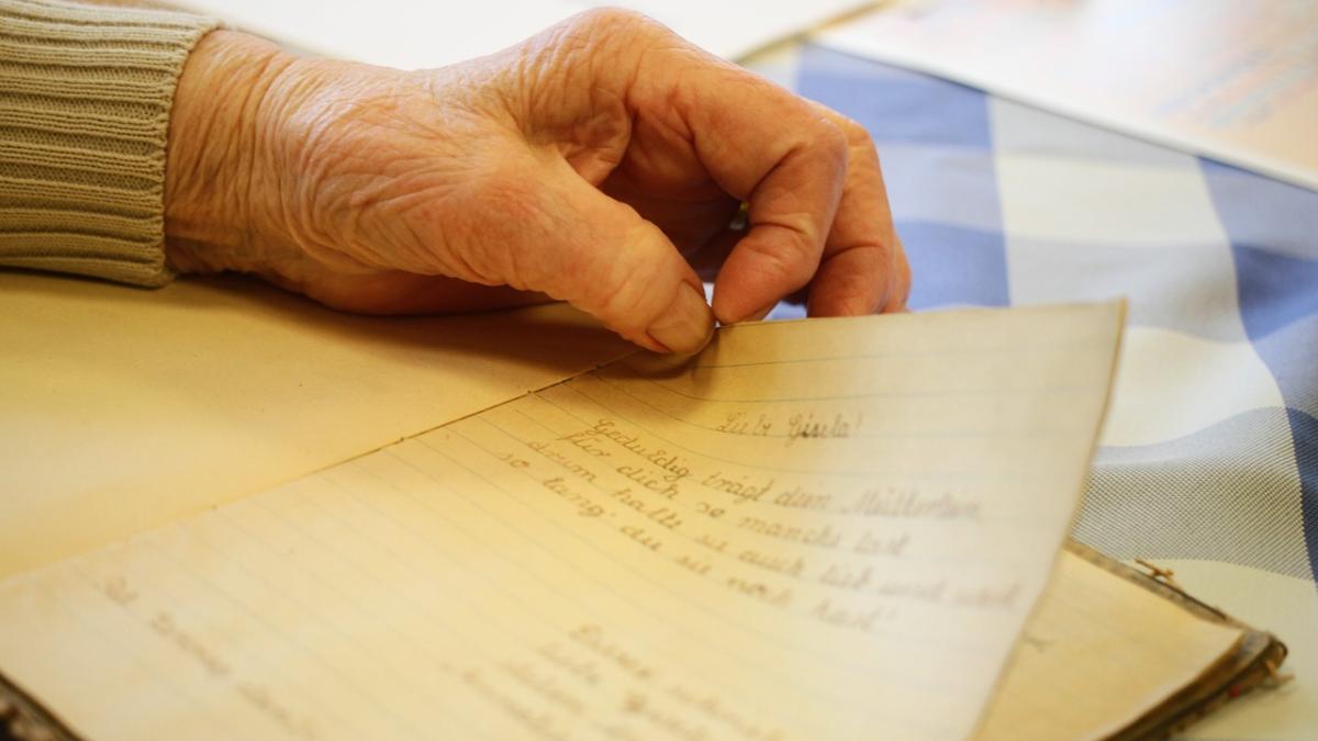 femeie-bacalaureat-75-de-ani_88418900