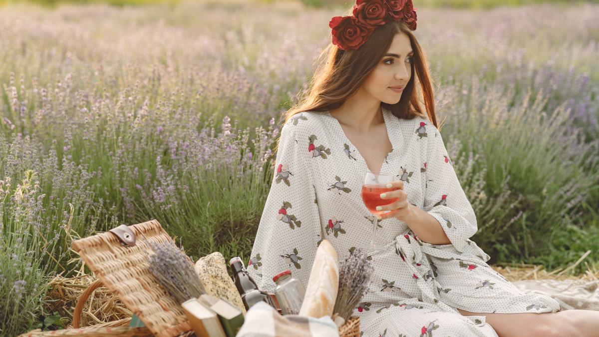 provence-woman-relaxing-lavender-field-lady-picnic-woman-wreath-flowers_76772700