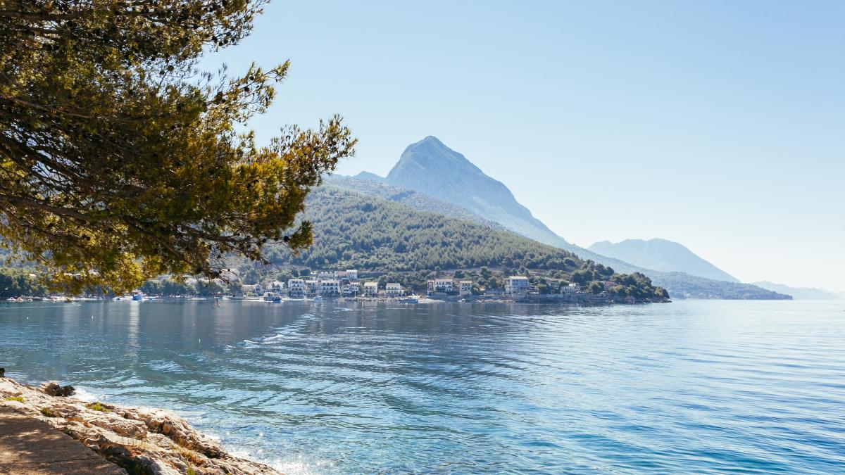 un-cunoscut-prezentator-britanic-a-disparut-pe-insula-symi-din-grecia-si-este-cautat-de-doua-zile_88145400