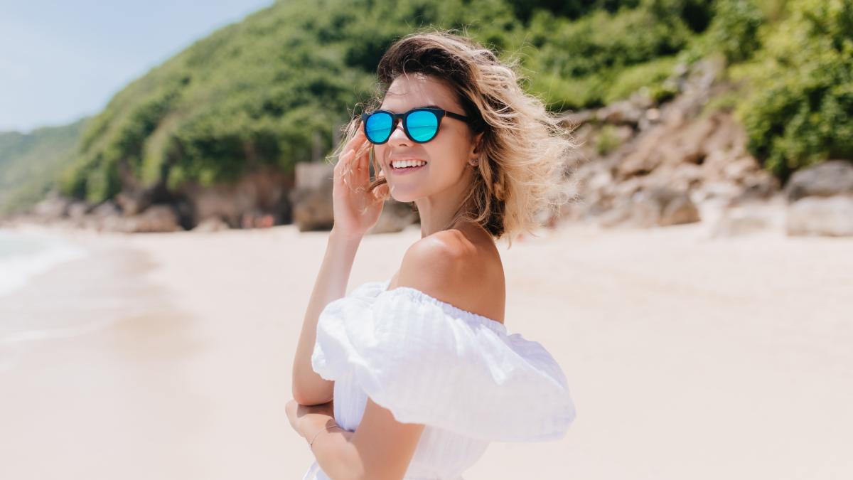 stunning-woman-good-mood-posing-beach-with-forest-outdoor-photo-refined-caucasian-female-model-chilling-exotic-resort_87791900