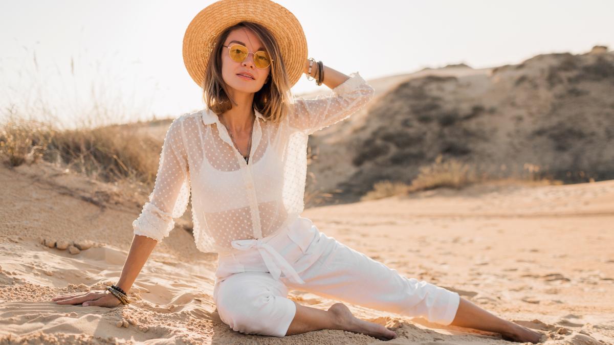 stylish-beautiful-woman-desert-sand-white-outfit-wearing-straw-hat-sunset_34696900