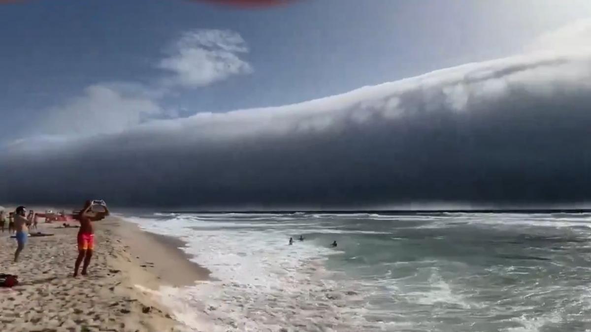 norul-rulouprc-e2prc-80prc-9d--un-tsunami-de-nori-rar-si-infricosator--a-cuprins-portugalia-totul-parea-ciudat--ne-am-strans-lucrurile-si-am-fugit-video_95727300