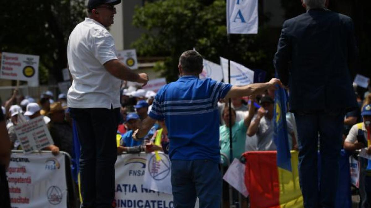 proteste-spontane-la-mai-multe-institutii-din-tara--oamenii--revoltati-de-taierea-sporurilor-de-ce-noi-si-familiile-noastre-suntem-primii-care-platimprc-c2prc-a0prc-c2prc-a0_35783700