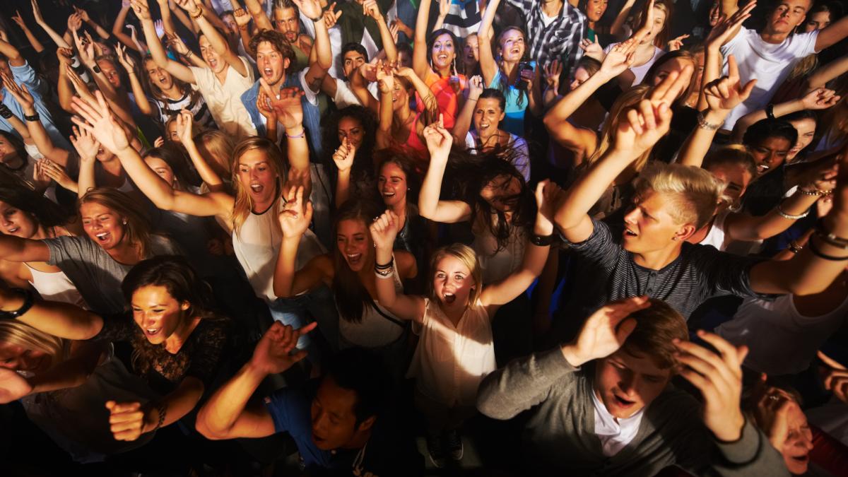 concert-petrecere-oameni_67128200