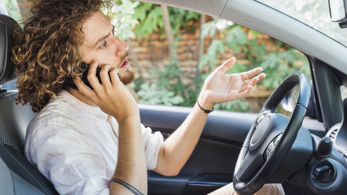 amenzi-mai-mari-pentru-soferii-care-sunt-prinsi-la-volan-cu-telefonul-la-ureche_91926200