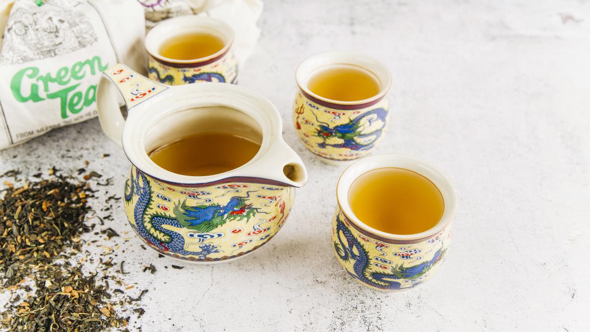 antique-traditional-teapot-ceai-infuzie_88448900