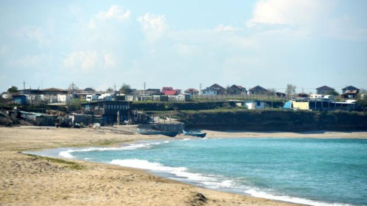 preturile-din-vama-veche-se-compara-acum-cu-cele-din-mamaia--afla-cat-costa-inchirierea-unui-sezlong-pe-zi-la-inceputul-lunii-iunie_13949000