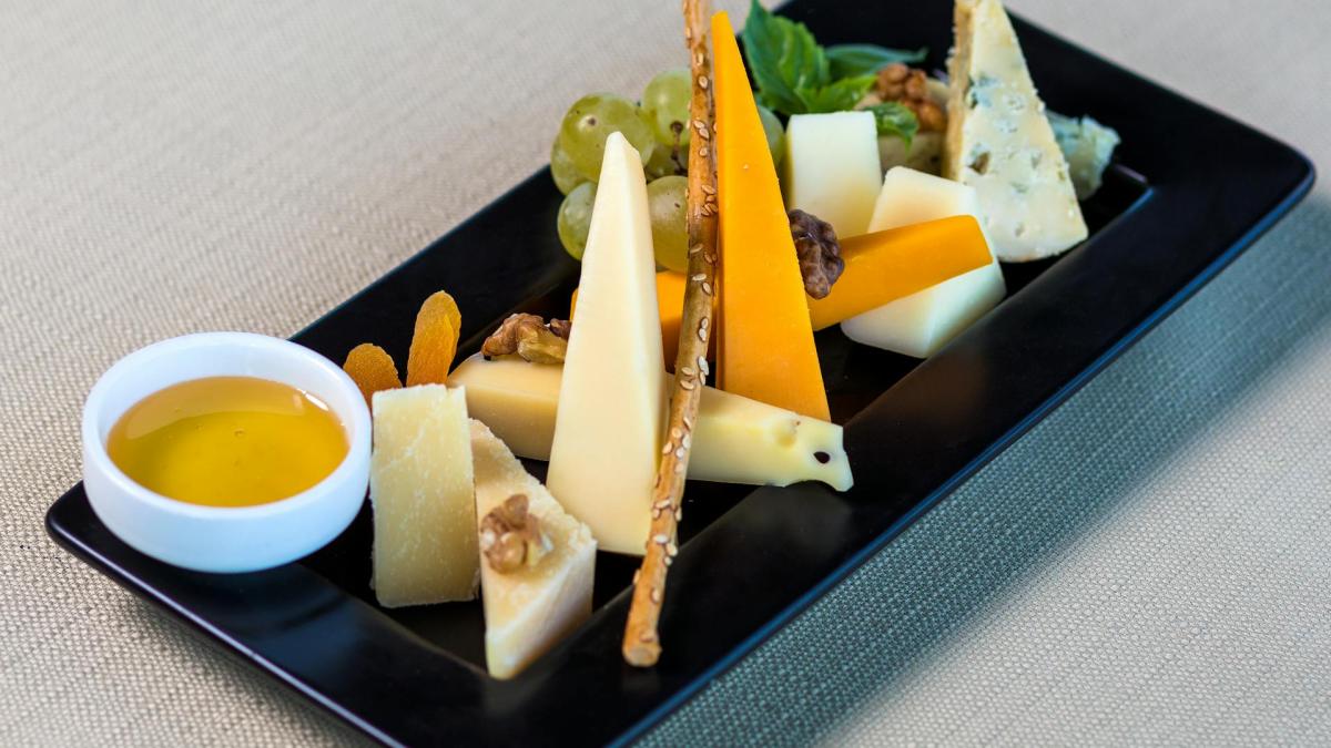 branza-emmental_78322200