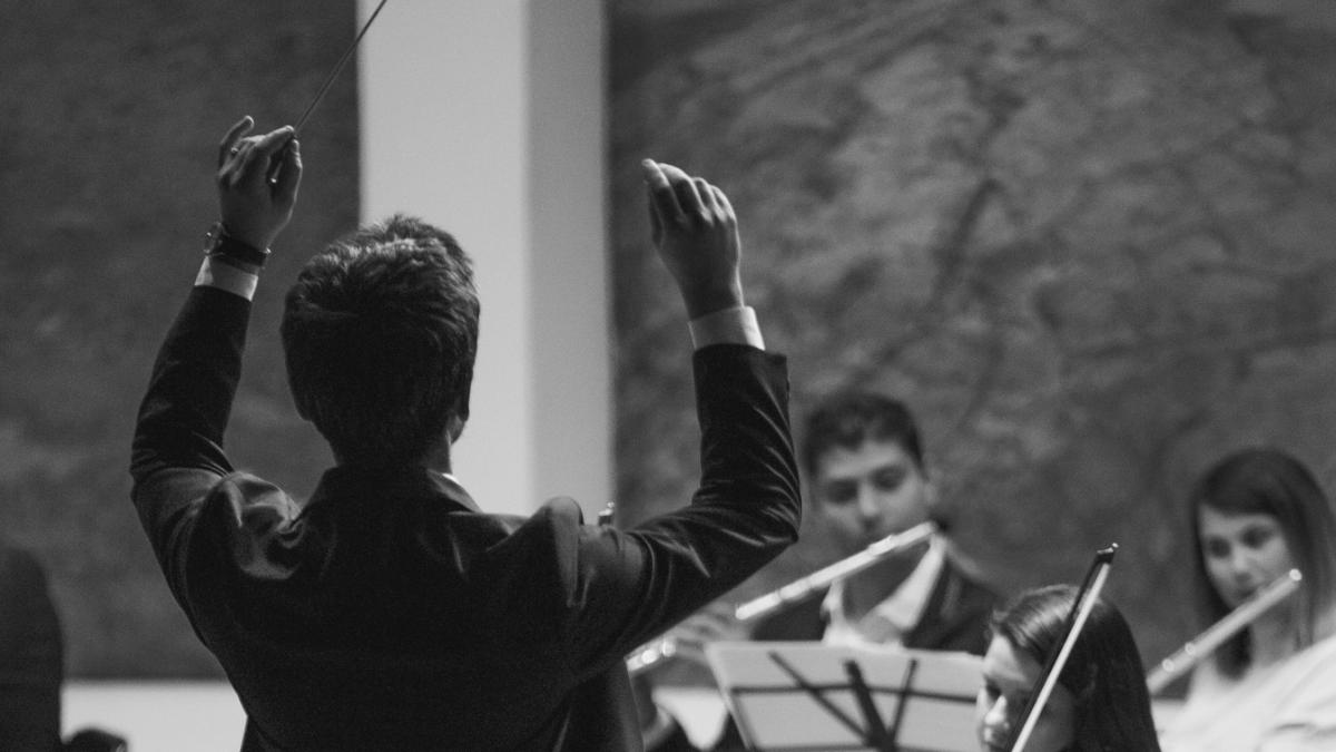 a-murit-dirijorul-voicu-enachescu_32600000