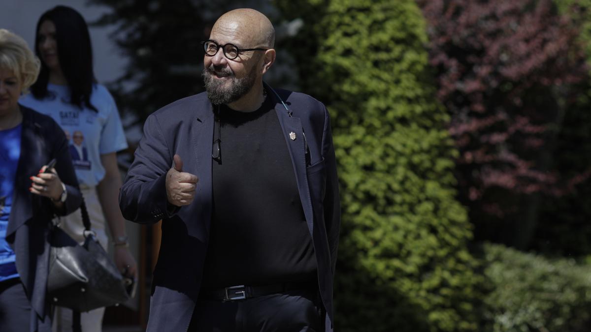 de-ce-nu-se-va-retrage-piedone-din-cursa-pentru-primaria-capitalei--ciuvica-nu-are-cum--ar-face-o-prostie_78433500