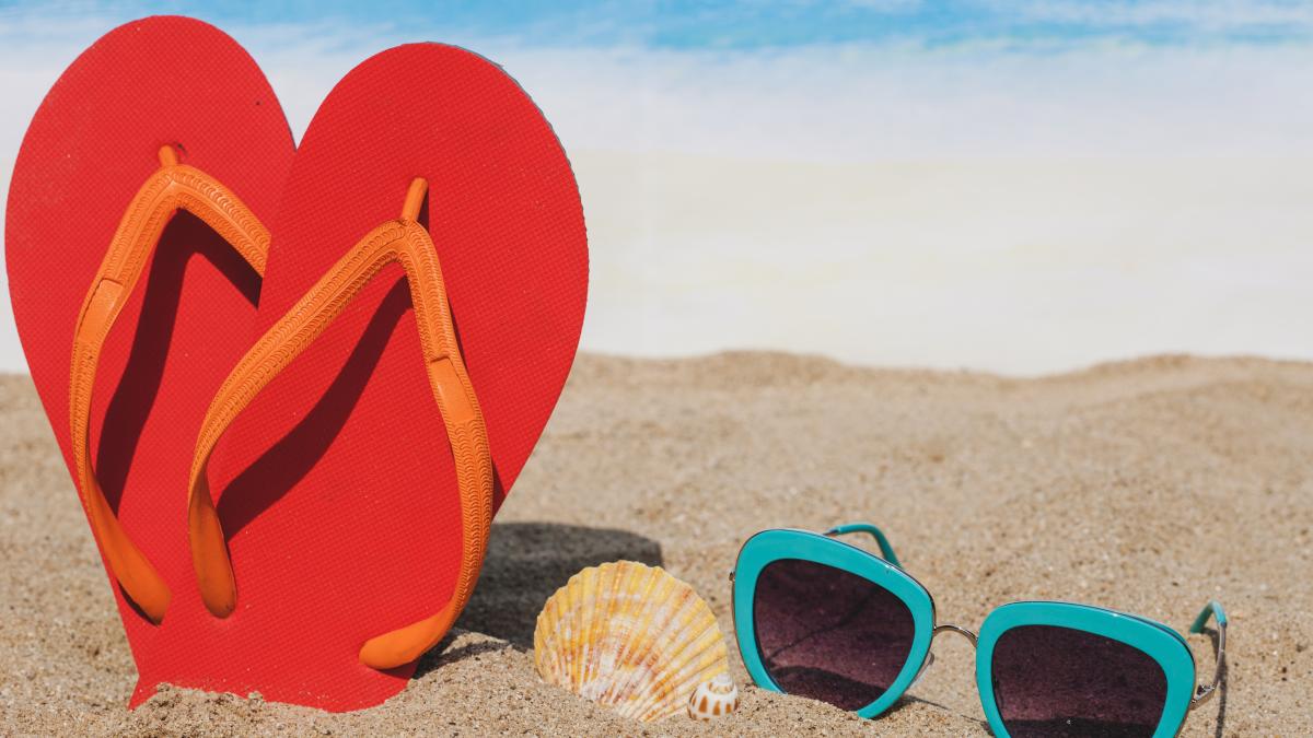 beach-with-flip-flops-sunglasses-seashell_61833900