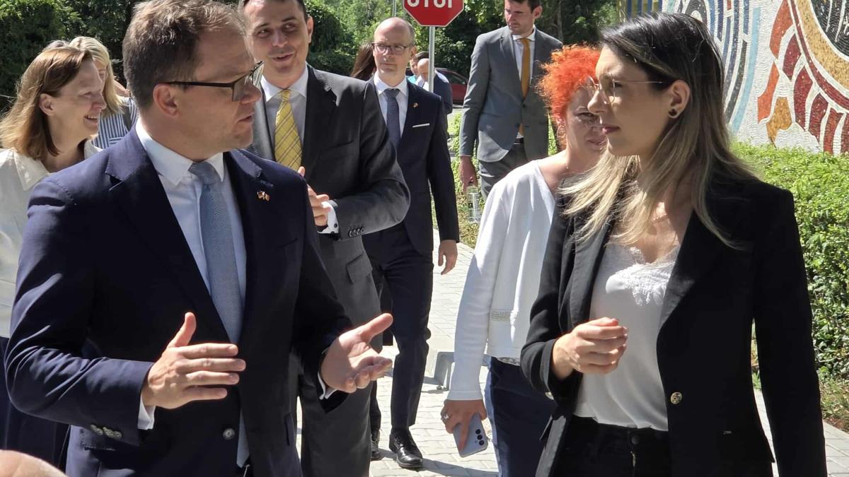 diana_buzoianu_schneider_dcnews_18437400