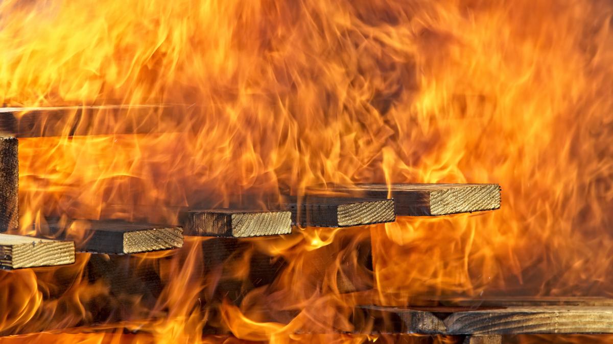 incendiu-la-hala-de-munitie-din-cugir_21812100