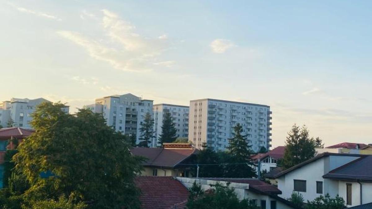 meteo-vreme-caldura-blocuri-case-natura_89393800